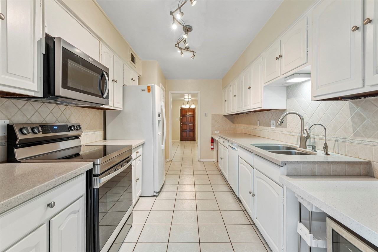 12927 Trail Hollow Dr - Photo 7 of 23