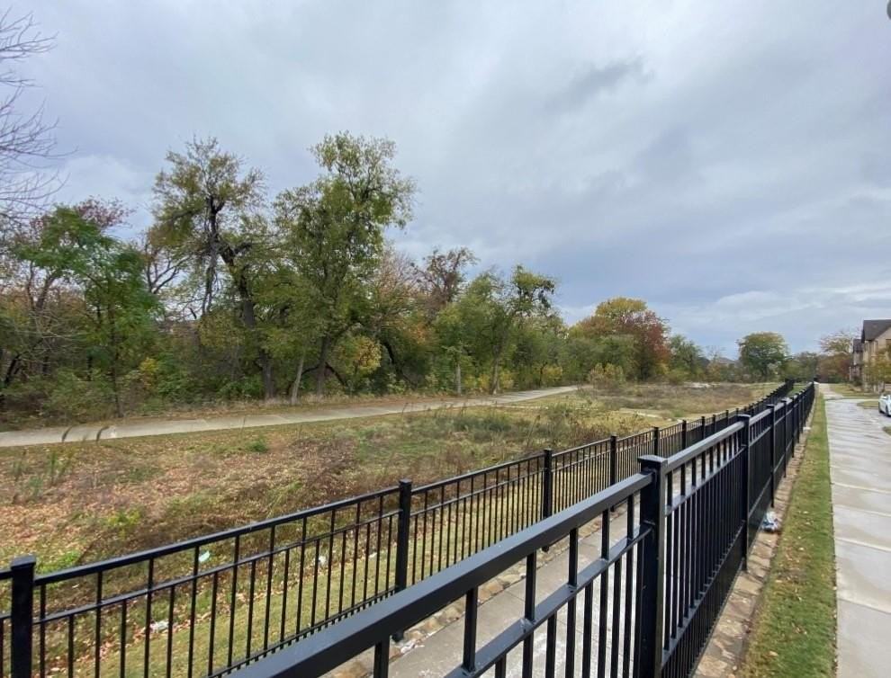 1924 Mcclane Dr - Photo 3 of 18