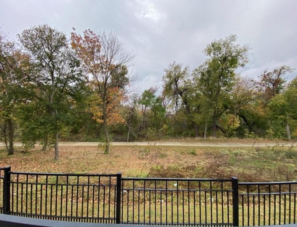 1924 Mcclane Dr - Photo 4 of 18