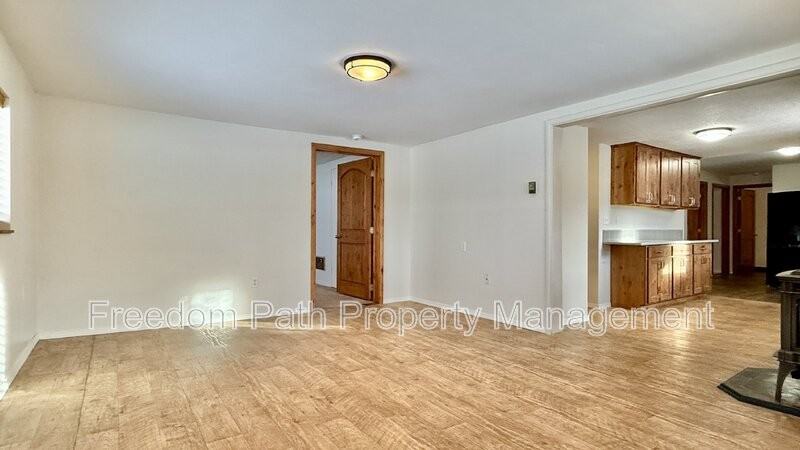 120 N Main St - Photo 2 of 33