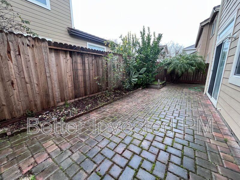 1429 Woodside Cir - Photo 3 of 21