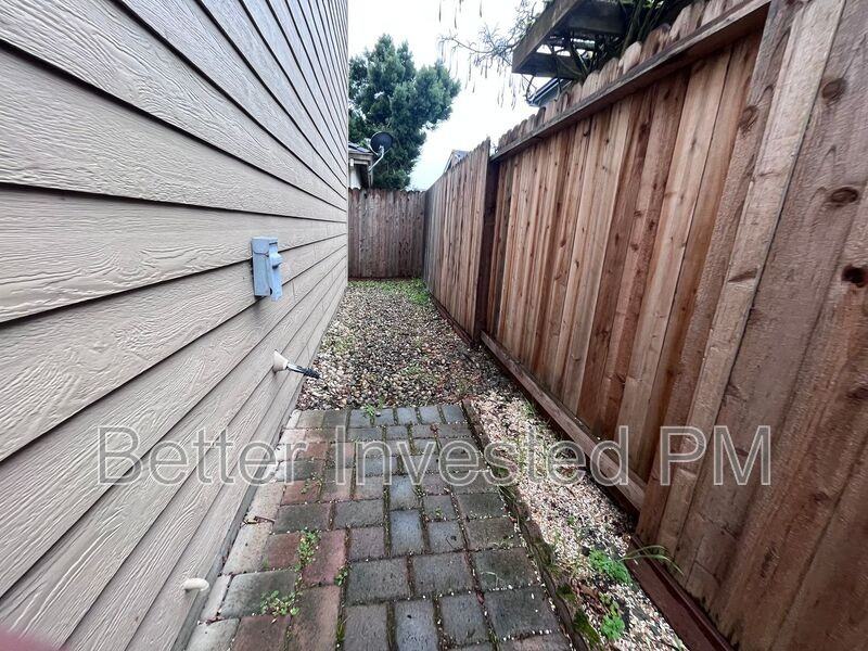 1429 Woodside Cir - Photo 4 of 21