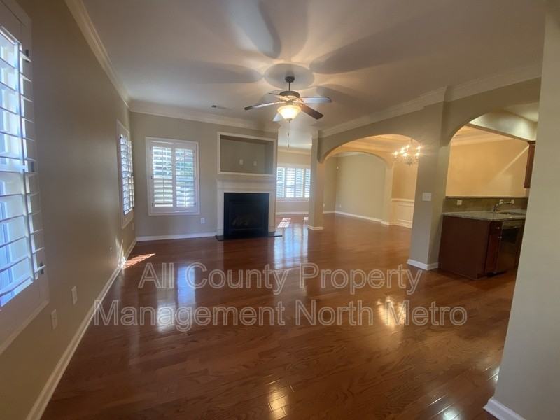 5365 Donehoo Ct - Photo 2 of 12