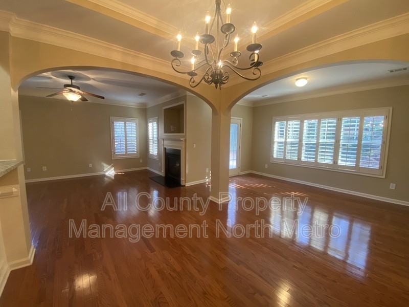 5365 Donehoo Ct - Photo 4 of 12