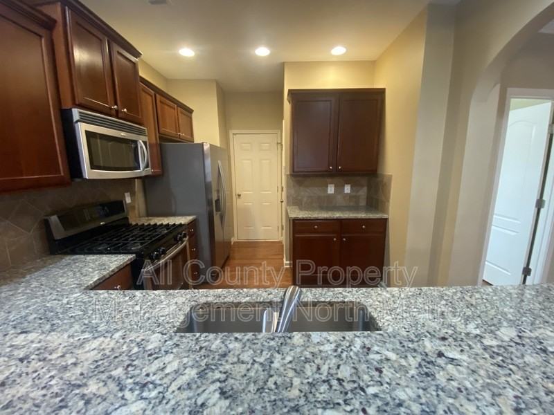 5365 Donehoo Ct - Photo 5 of 12
