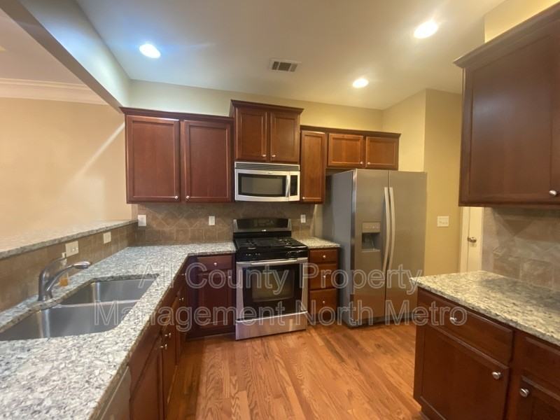 5365 Donehoo Ct - Photo 6 of 12