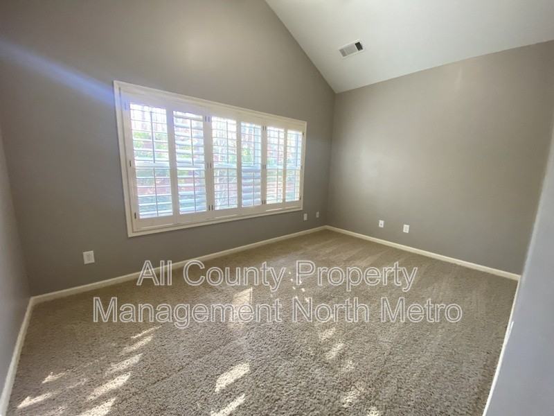 5365 Donehoo Ct - Photo 7 of 12