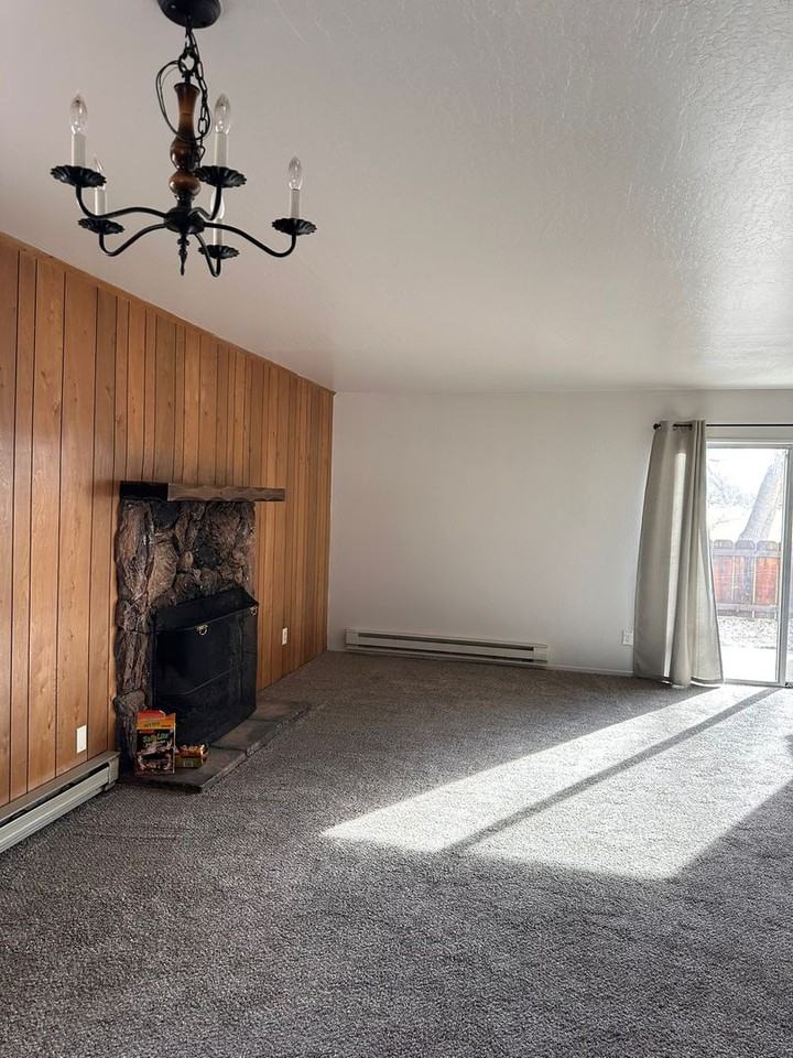1051 Riverview Dr - Photo 2 of 36