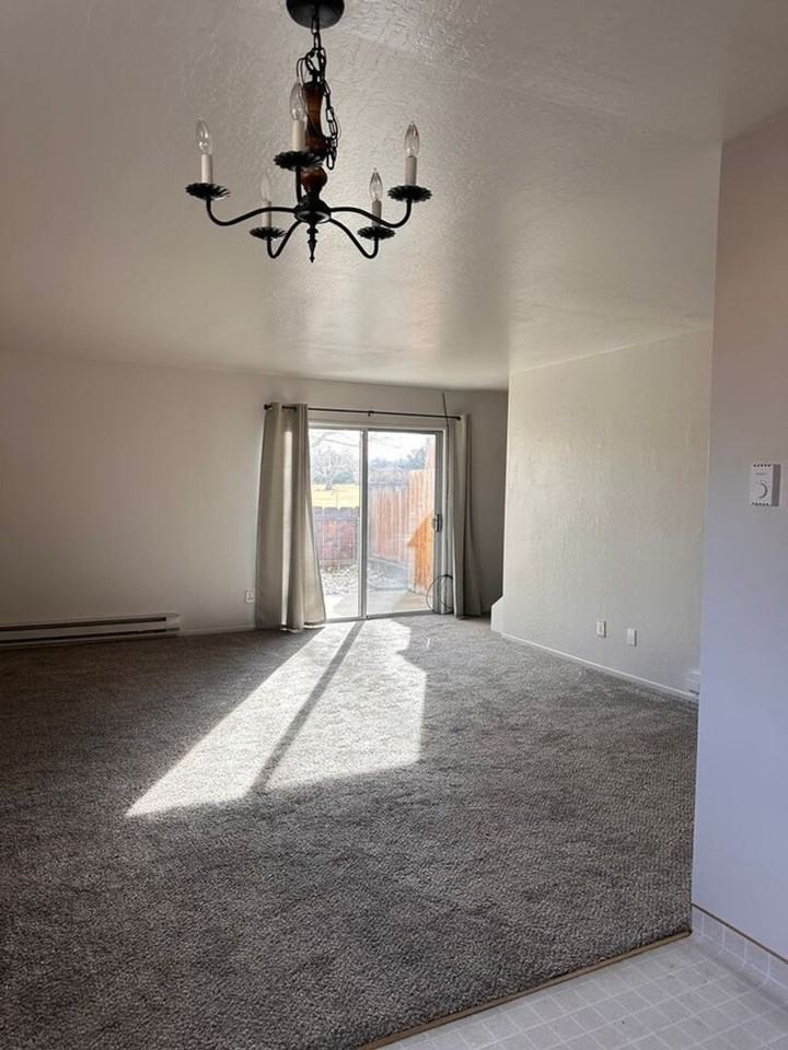 1051 Riverview Dr - Photo 3 of 36