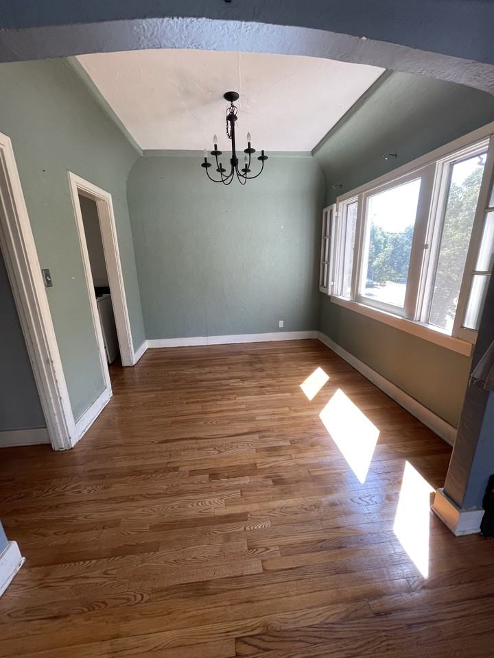 354 W Stocker St #354 - Photo 2 of 9