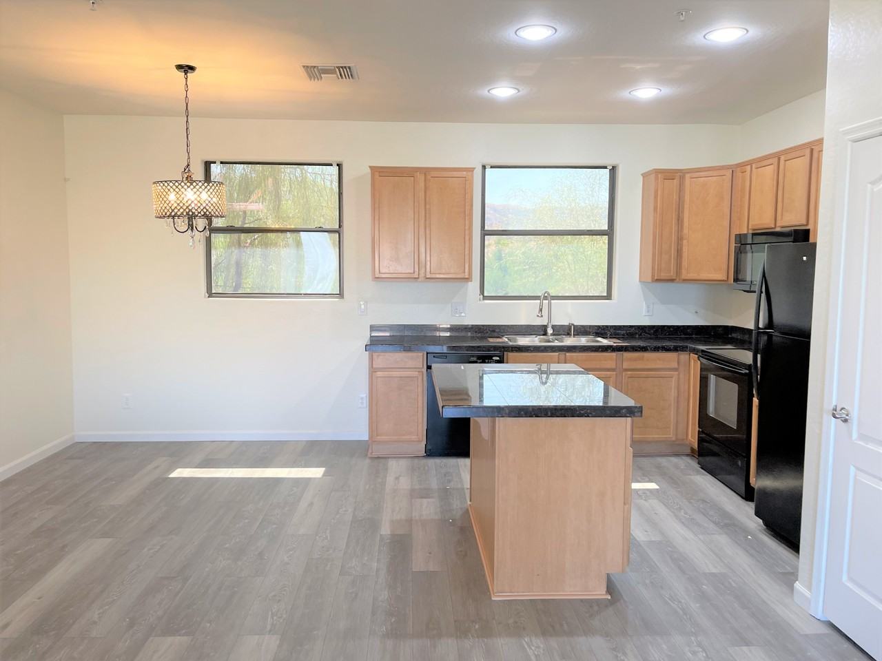 112 W Milada Dr #112 - Photo 3 of 10