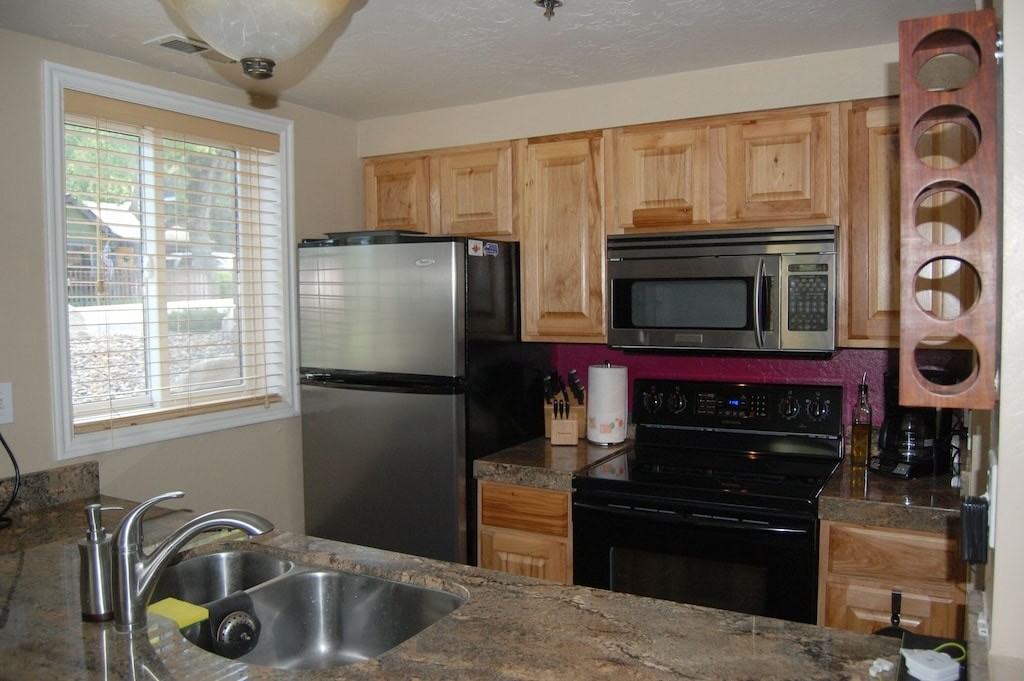 1415 Park Ave #101 - Photo 5 of 20