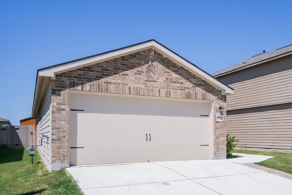 1532 Amy Dr - Photo 3 of 15