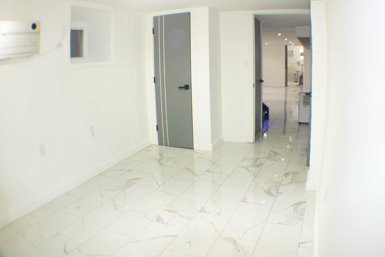 Private Room in Shared Apartment with 1 male - Photo 2 of 10