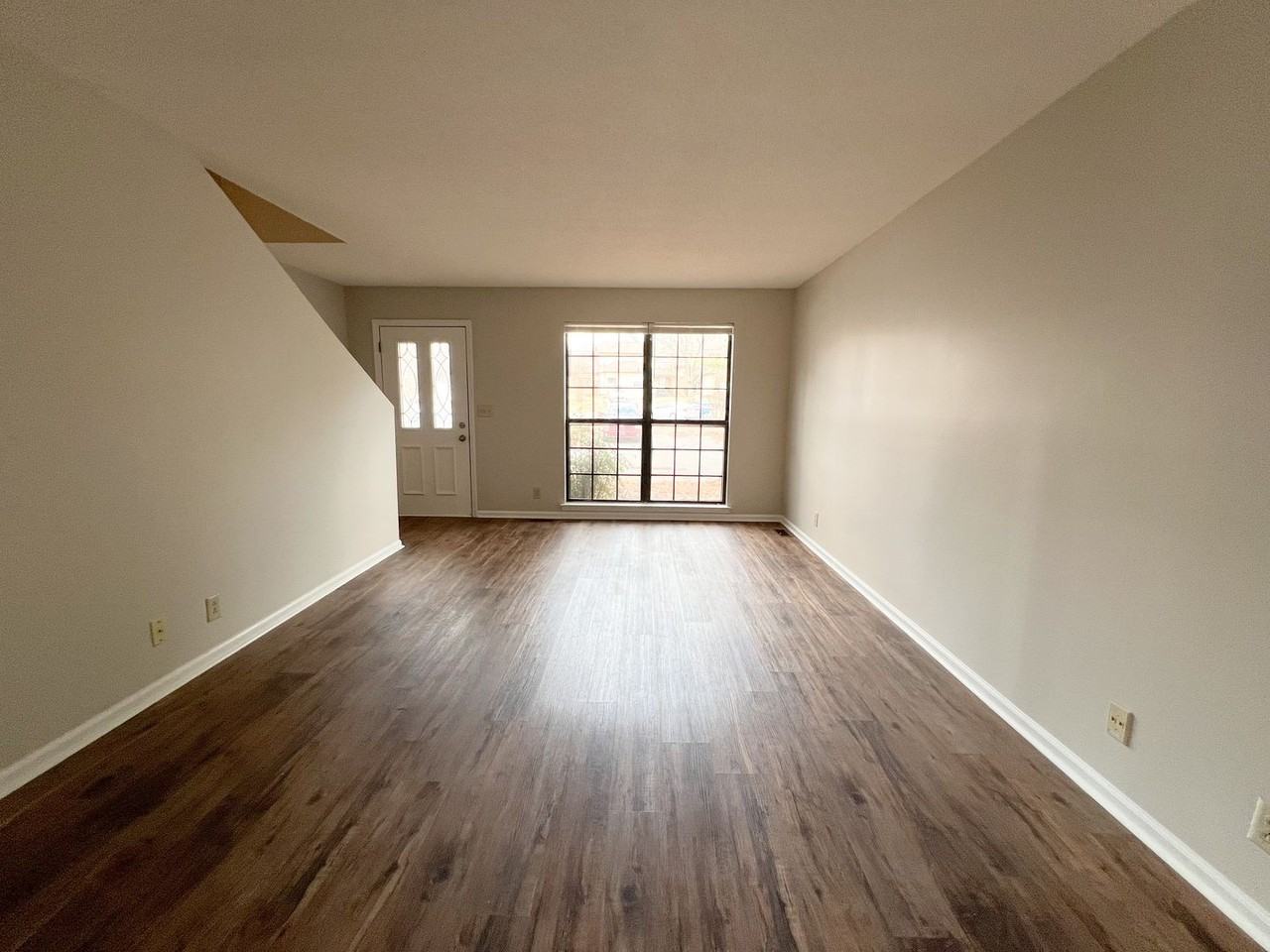 Condor Court - Photo 4 of 28