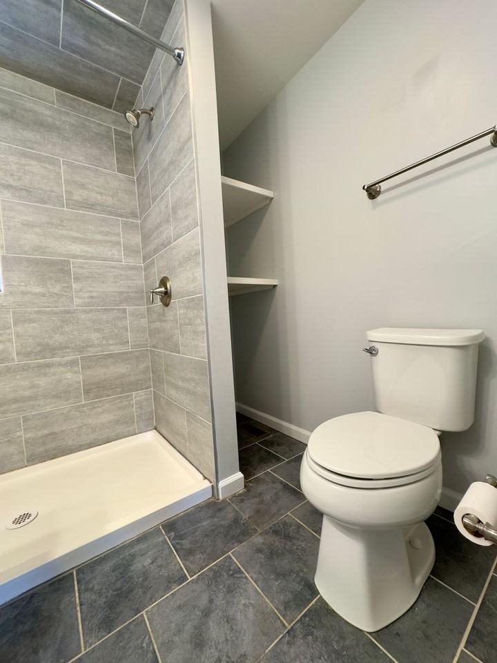 406 S Collington Ave - Photo 4 of 26