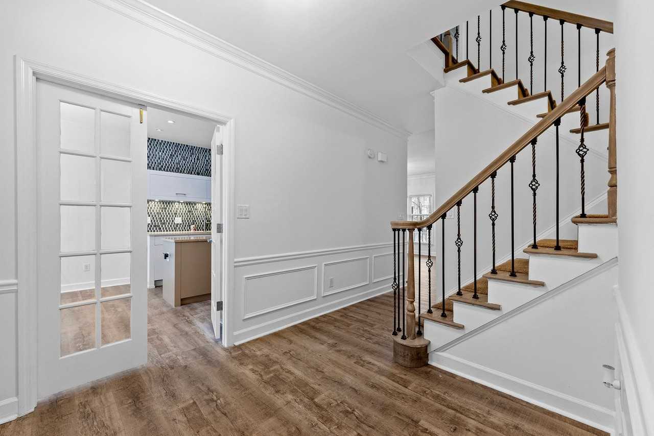 407 Bridle Path - Photo 4 of 17