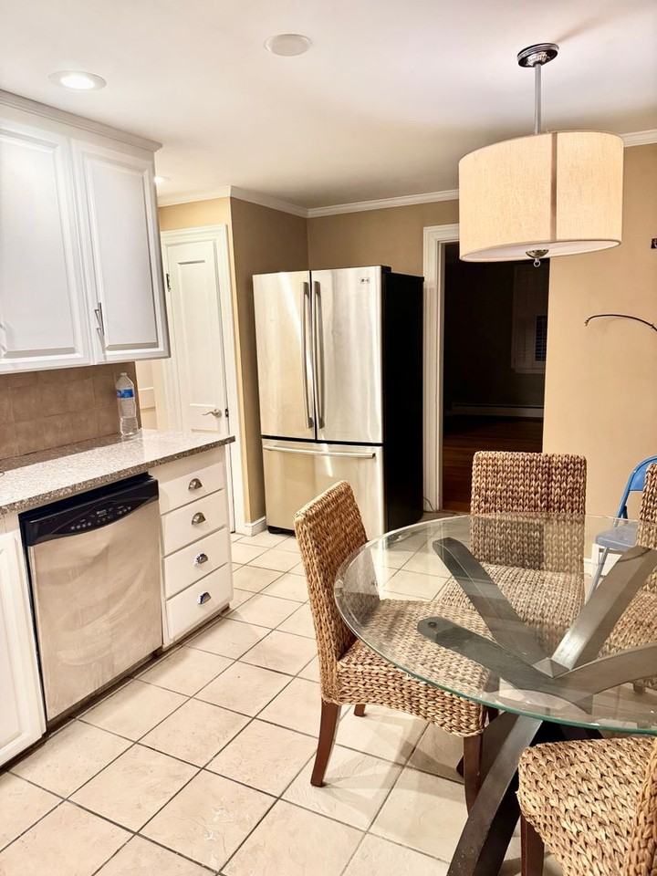 6 West Commonwealth Drive - Photo 4 of 28