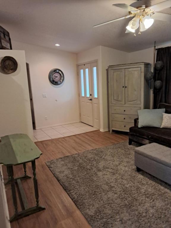 133 S 8th Pl - Photo 4 of 13