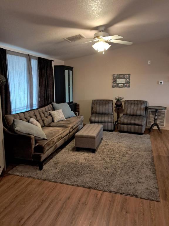 133 S 8th Pl - Photo 6 of 13
