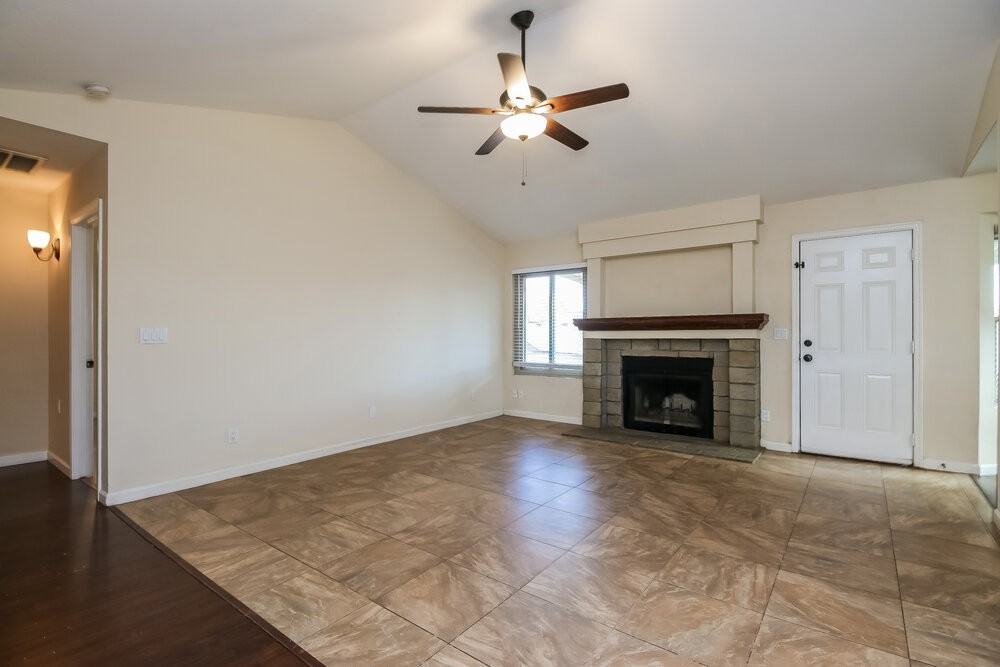 5920 E Fairbrook Cir - Photo 3 of 16