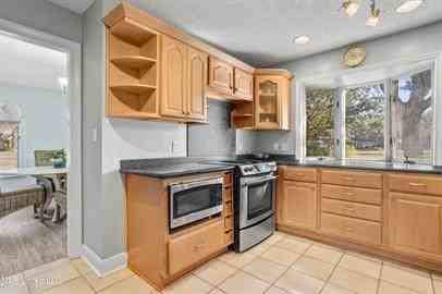 219 Tantallon Dr - Photo 6 of 10