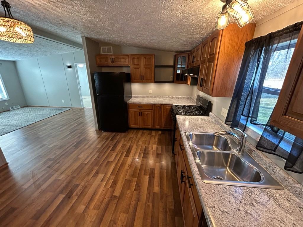 140 Market St - Photo 3 of 11