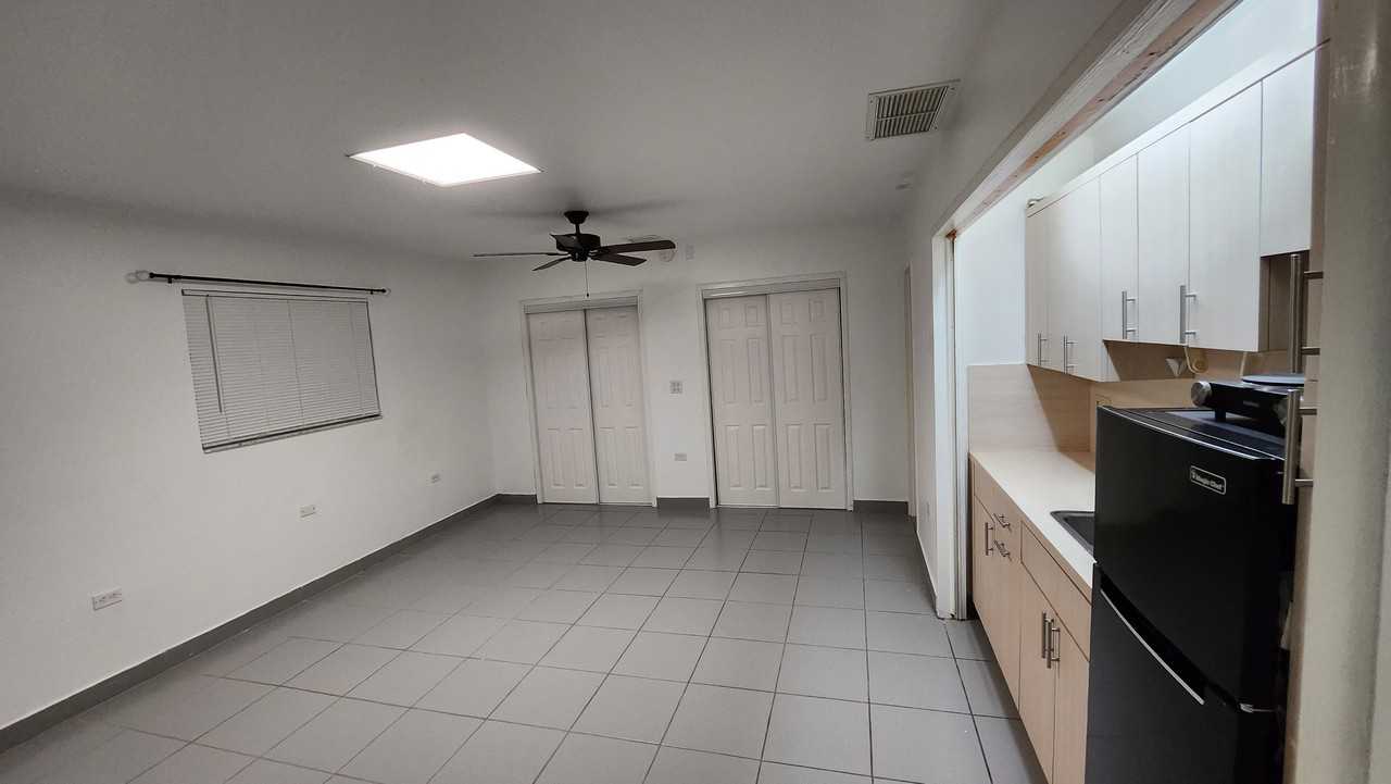 1531 N 69th Way - Photo 3 of 4