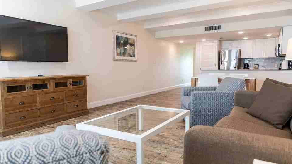 19607 Gulf Blvd - Photo 2 of 10