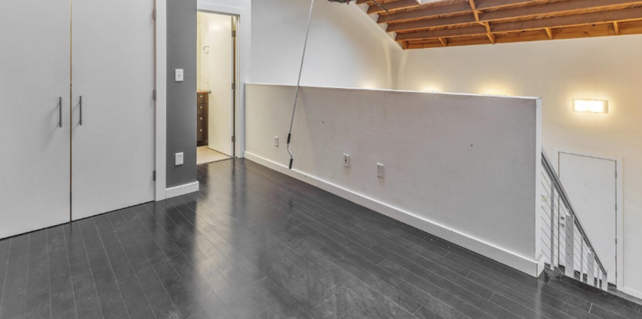 1532 32nd St Apt 1 #1 - Photo 3 of 5