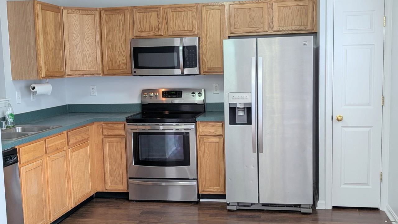 3324 Silverton Ln - Photo 4 of 20