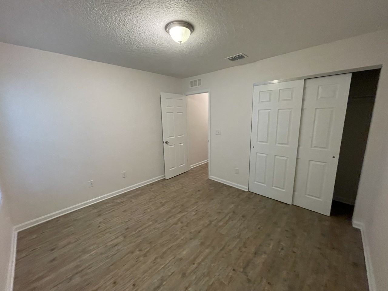 2335 Johnson Avenue - Photo 4 of 20