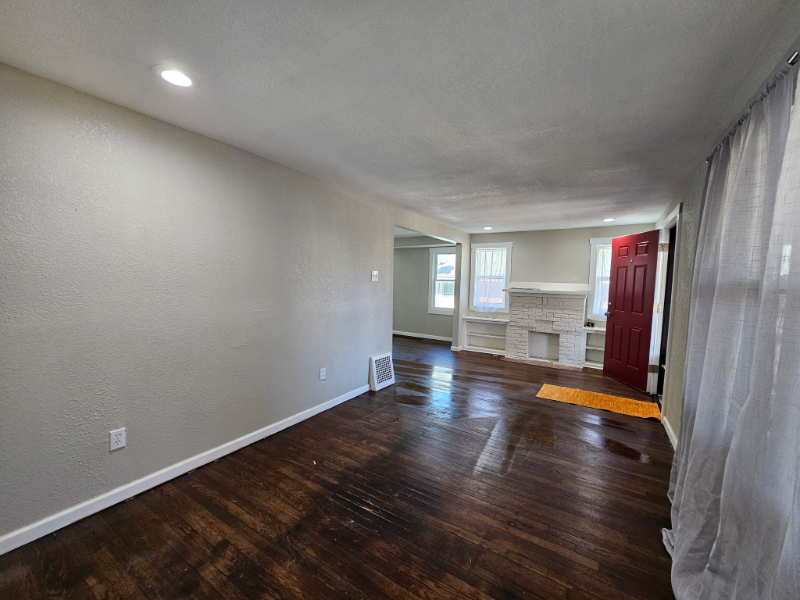 6630 Olive St - Photo 3 of 25