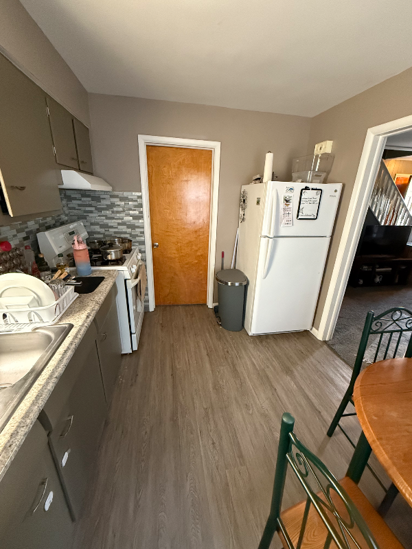 628 Lenawee St - Photo 7 of 8