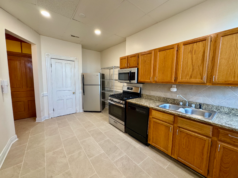 1103 Sidney St #2F - Photo 3 of 14