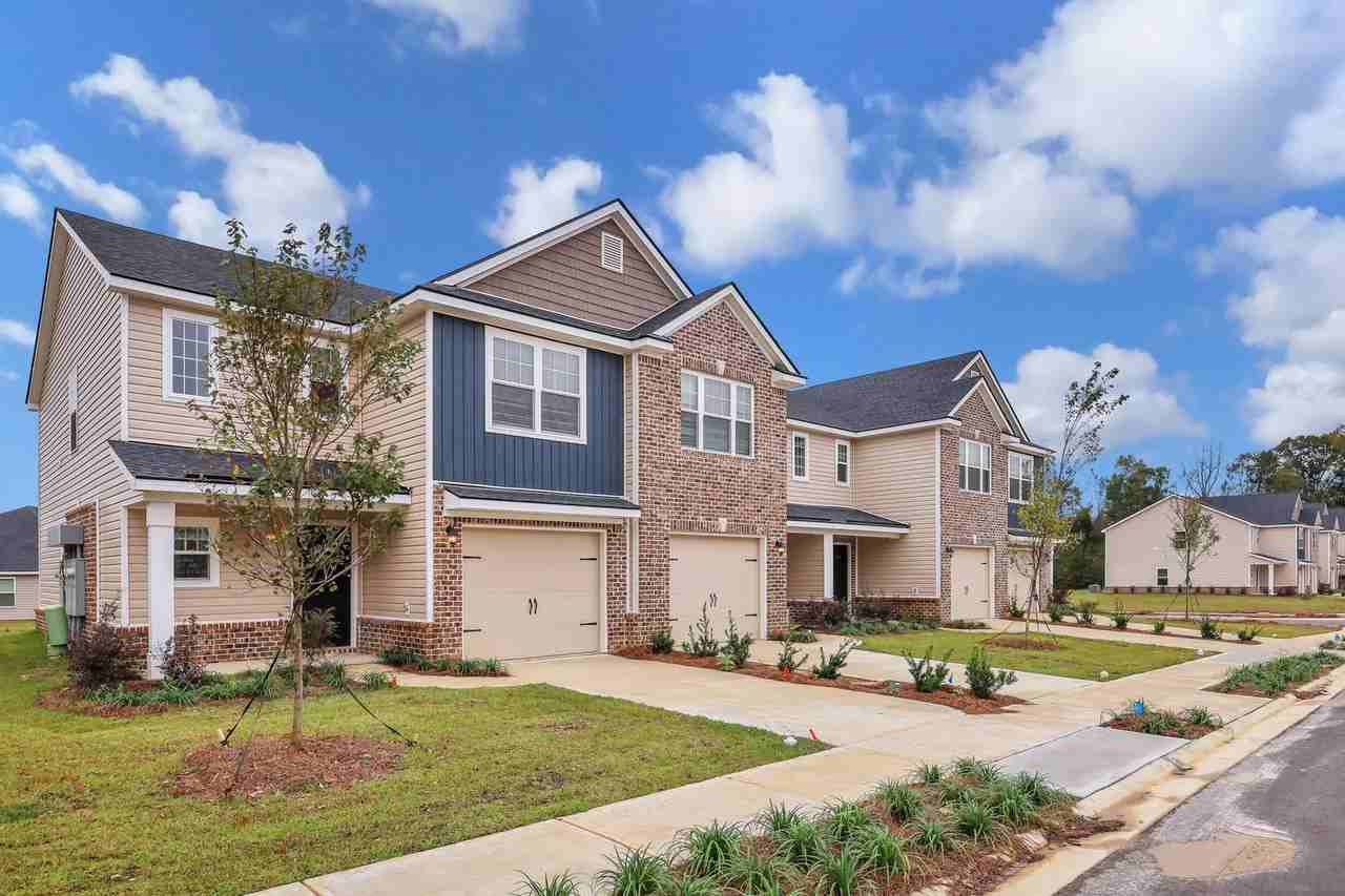 304 304 Toler Avenue - 304 Toler - interior townhome - Photo 2 of 50