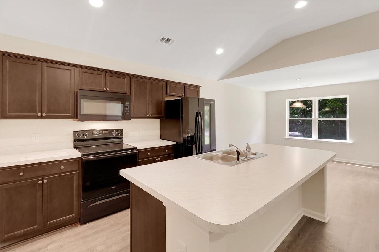 620 Jodi Pl - Photo 3 of 12