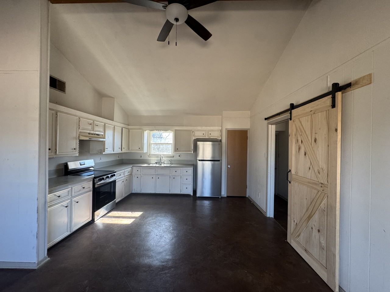 314 Cedarhill Dr #NA - Photo 3 of 12