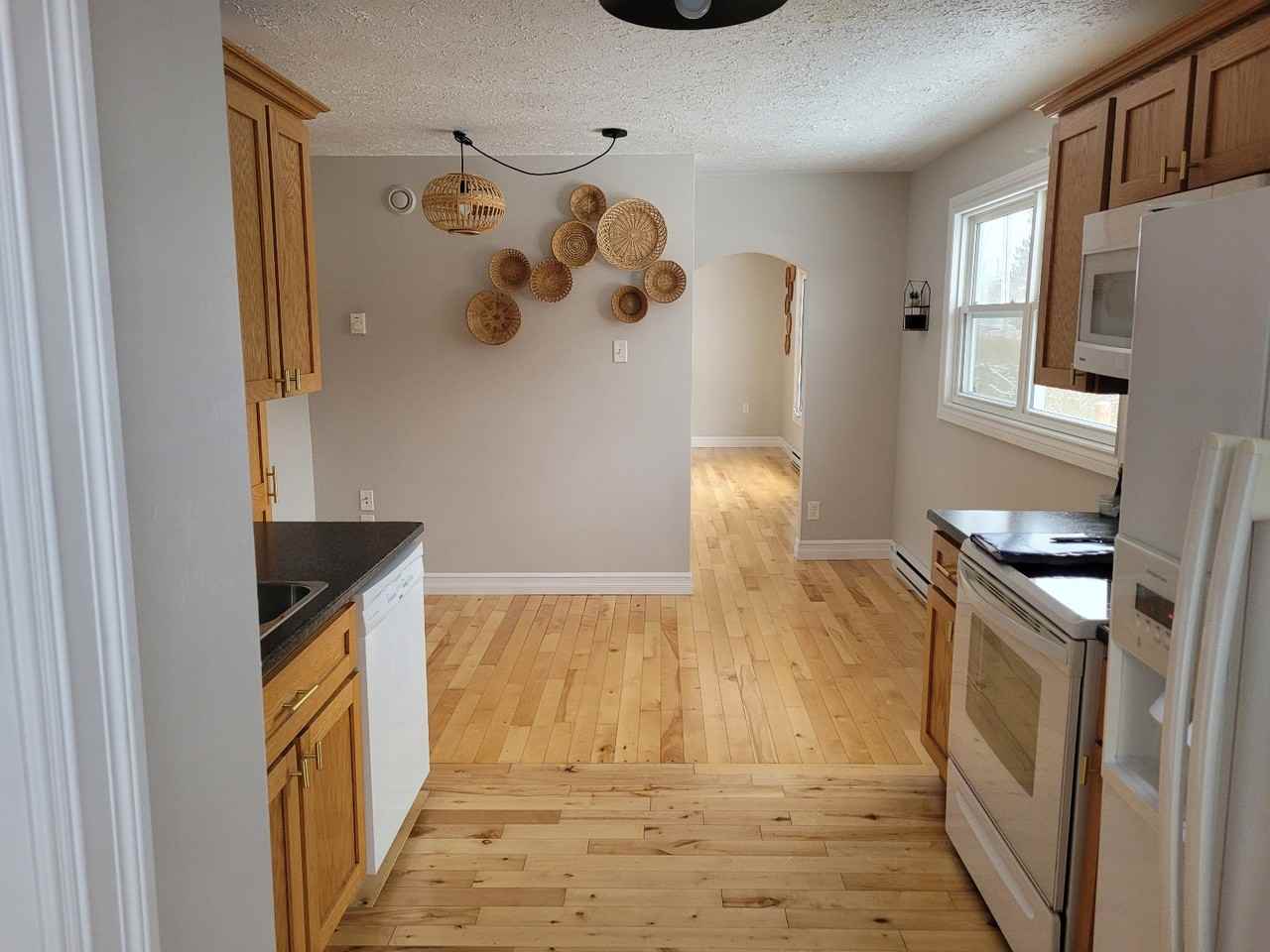 32 Inverary Dr #1 - Photo 3 of 24