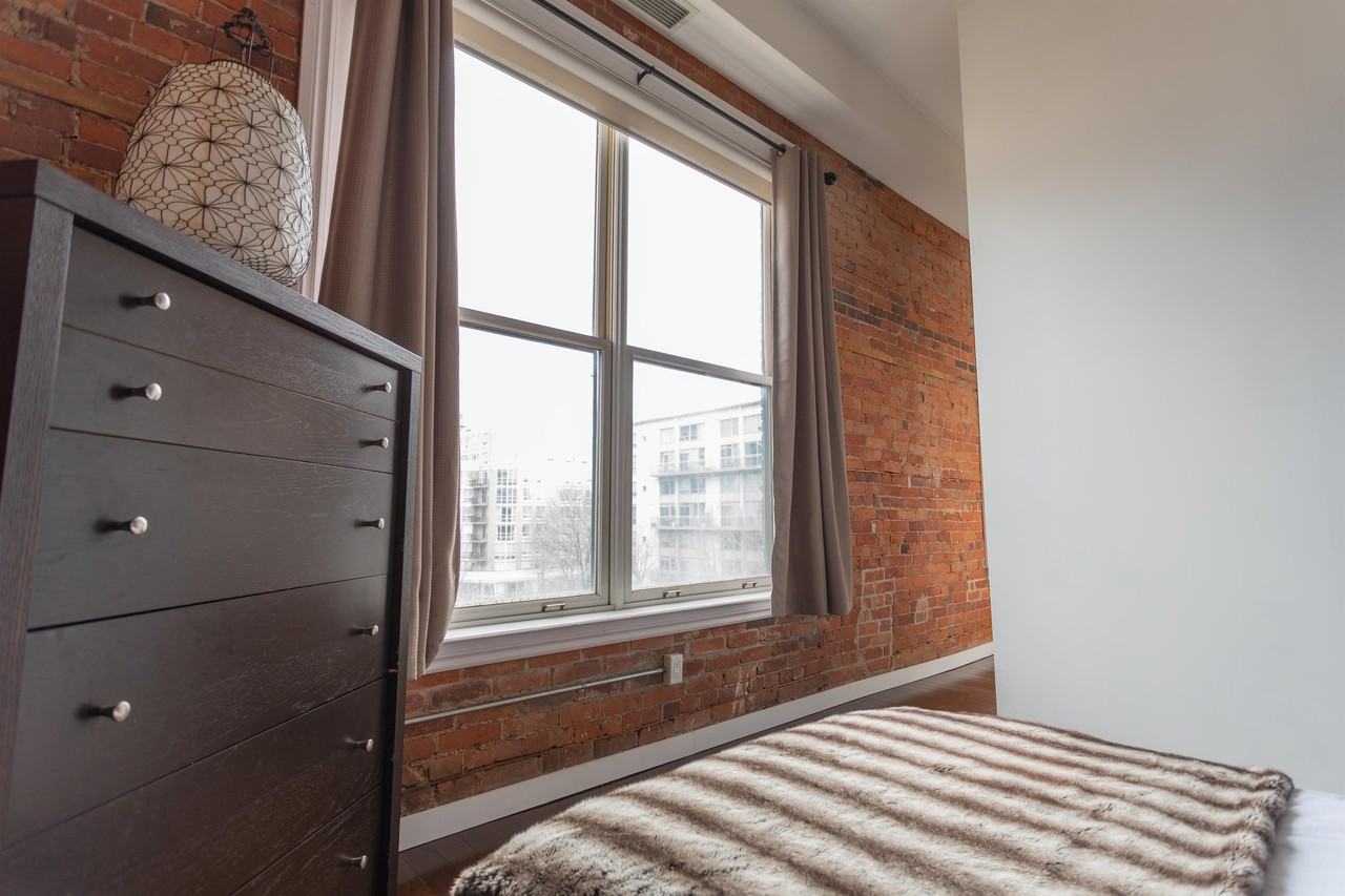 915 King St W #406 - Photo 4 of 50