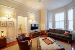 featured image of 198 Bellwoods Ave #1