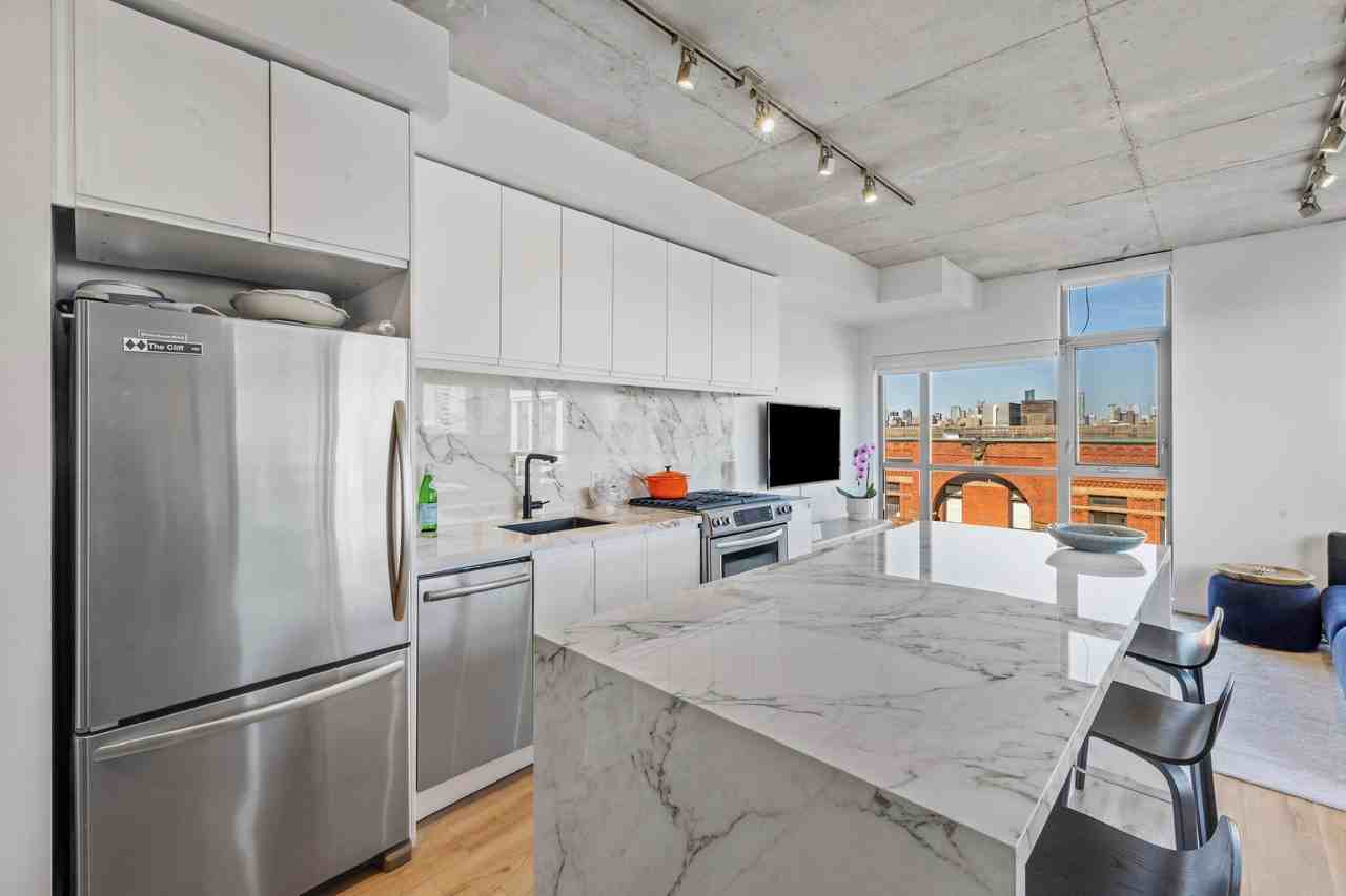 2 Gladstone Avenue #606 - Photo 2 of 24