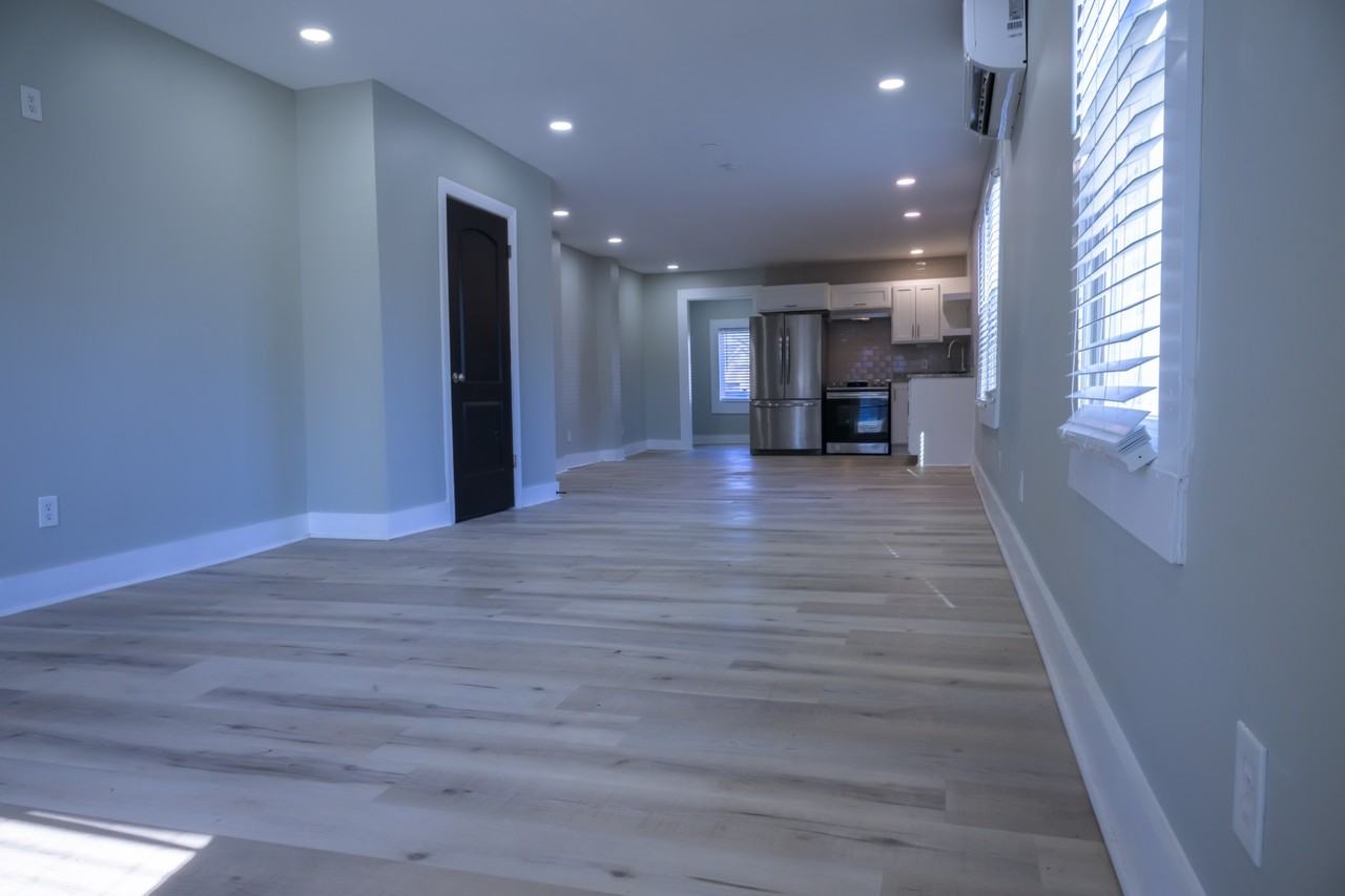 2412 Scovel St - Photo 2 of 12