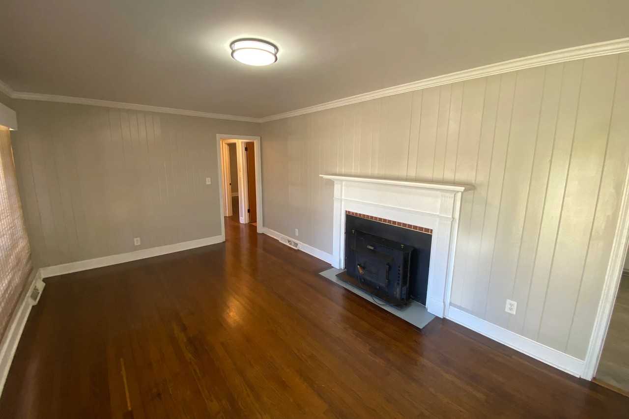 613 S Church St - Photo 2 of 7