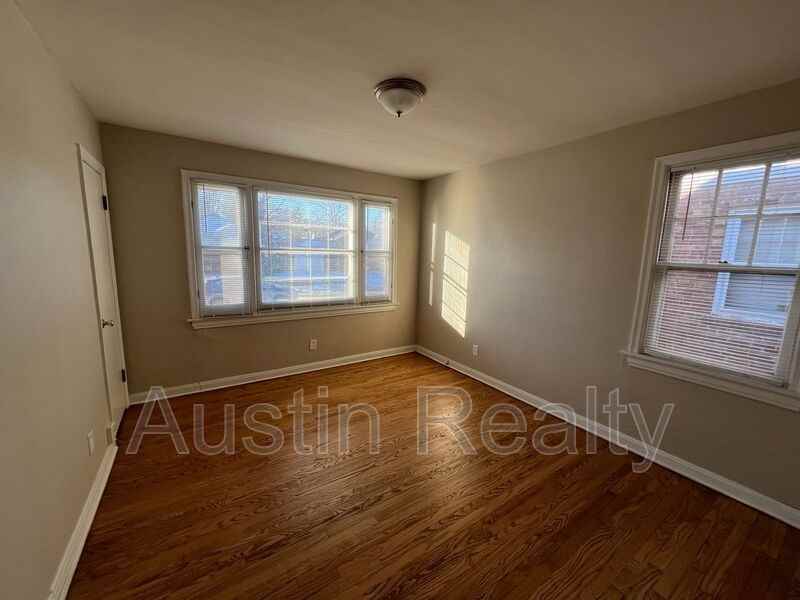 417 Lone Oak Dr - Photo 2 of 10