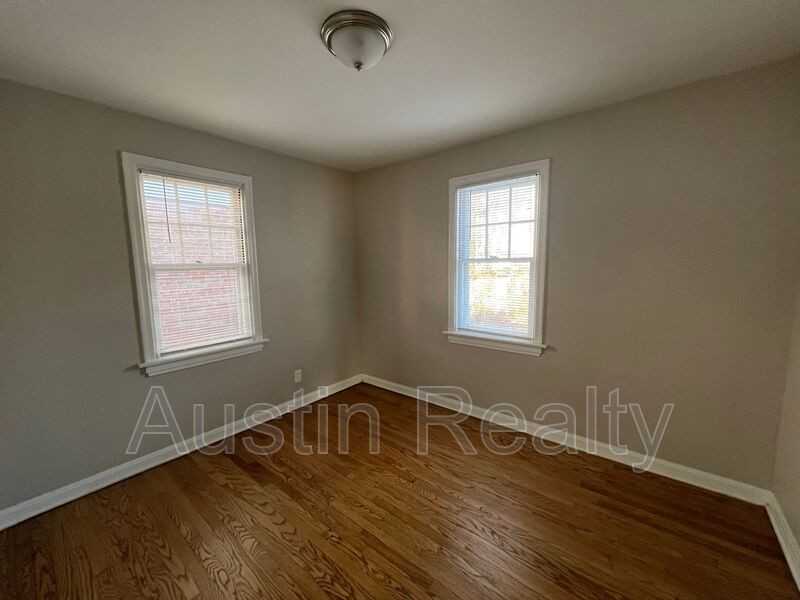 417 Lone Oak Dr - Photo 3 of 10