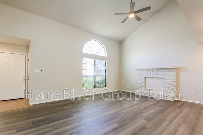 13834 S Nyssa Ct - Photo 3 of 21