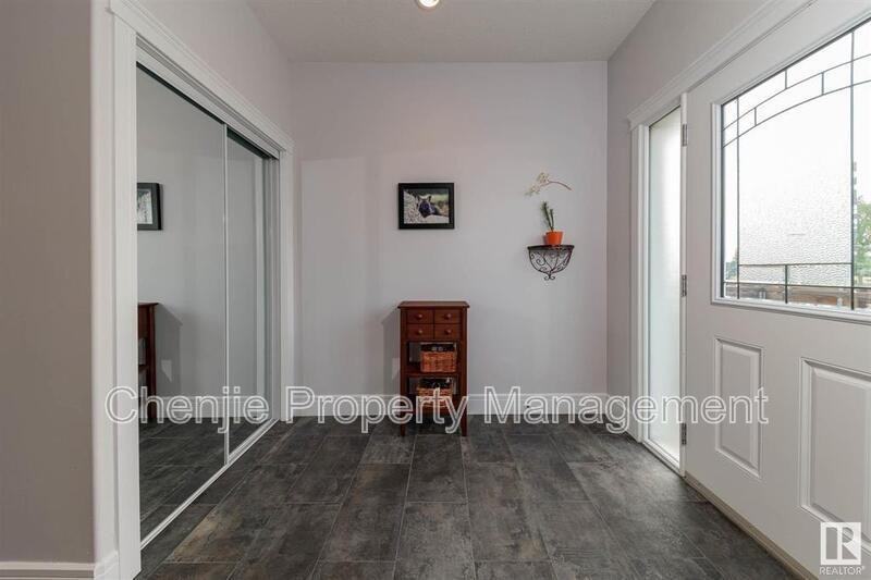 7416 78 Ave Nw - Photo 2 of 29