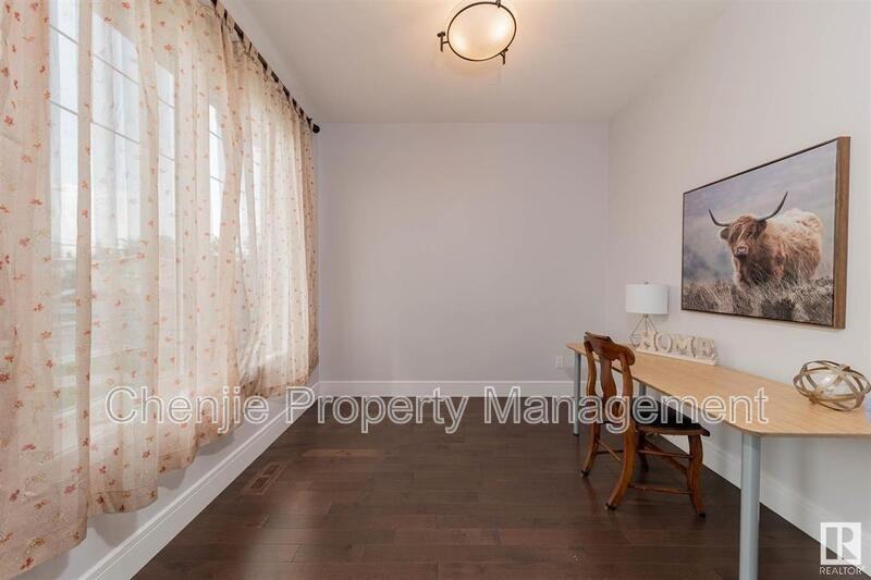 7416 78 Ave Nw - Photo 3 of 29