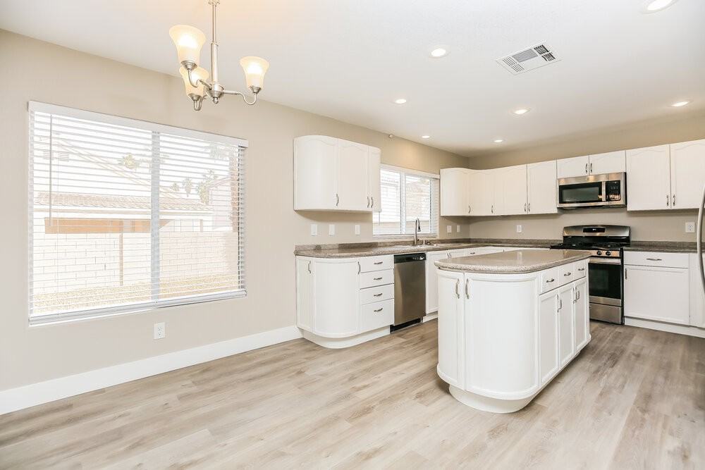 9140 Sapphire Point Ave - Photo 6 of 17